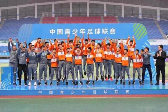 一年之后，这位新晋影人又凭借《我的阿勒泰》里的纯爱战神“巴太”一角广受好评。